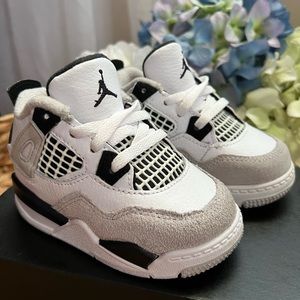 LIKE NEW Jordan 4 Retro (TD) - size toddler 5C